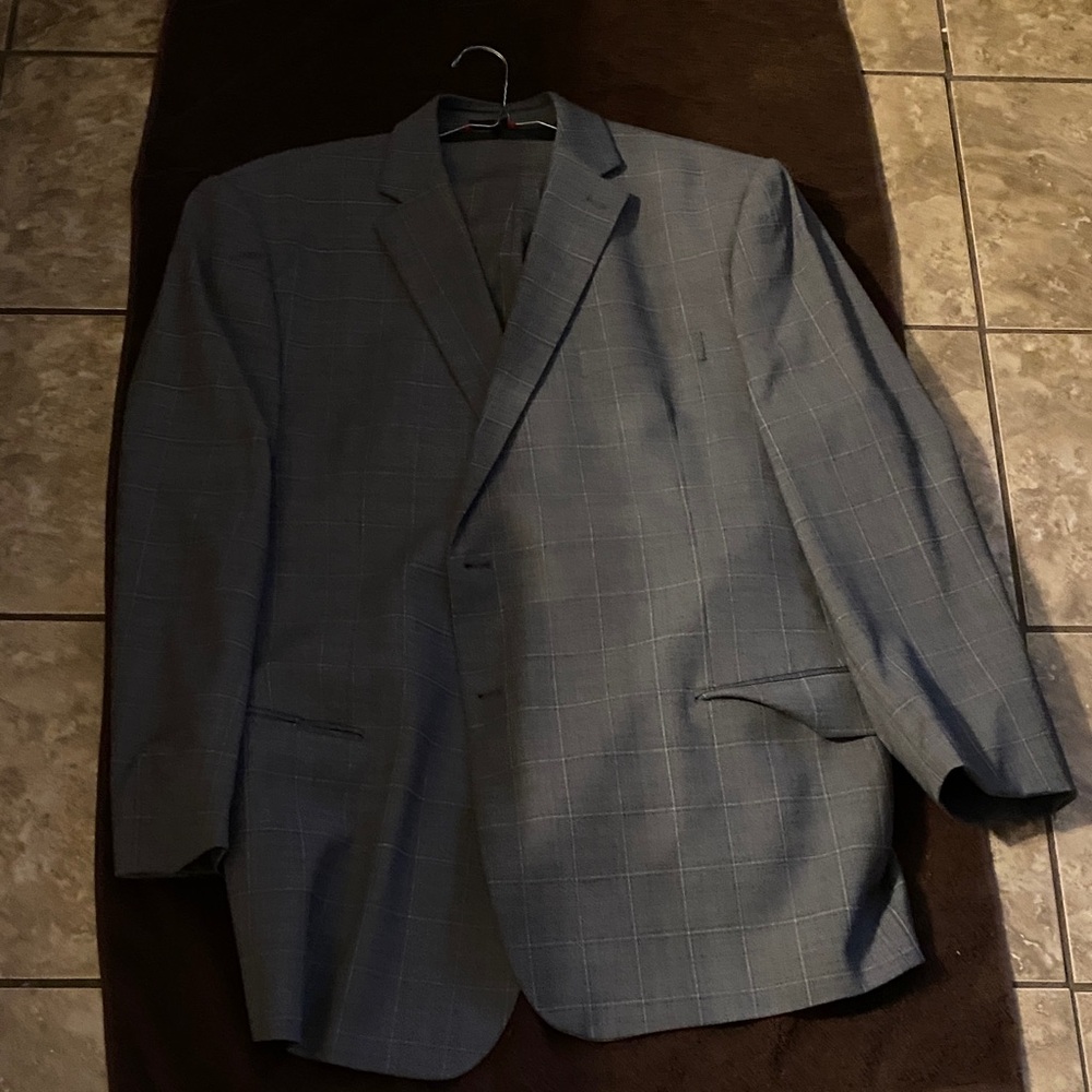 Elegant Men's Gray Checkered Blazer